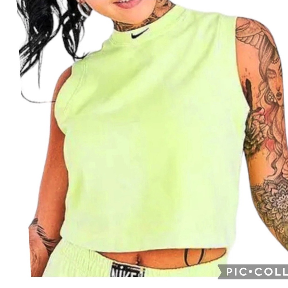 Nike Wash Tank in Ghost Green NWT